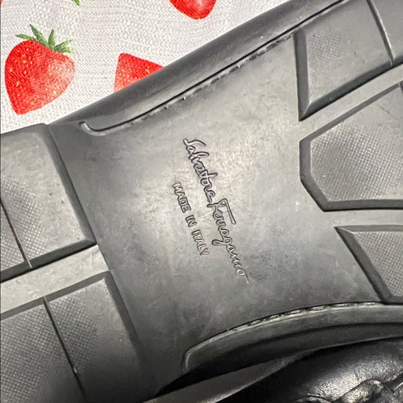 Salvatore ferragamo Men's Black Leather Loafers - Picture 8 of 10